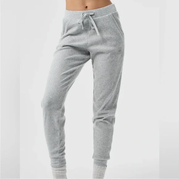 Alo Yoga Muse Set - Hoodie & Sweatpants - Athletic Heather Grey - Medium - Picture 4 of 9